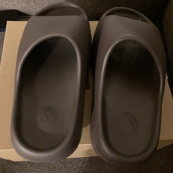 Yeezy slides - Picture 2 of 7
